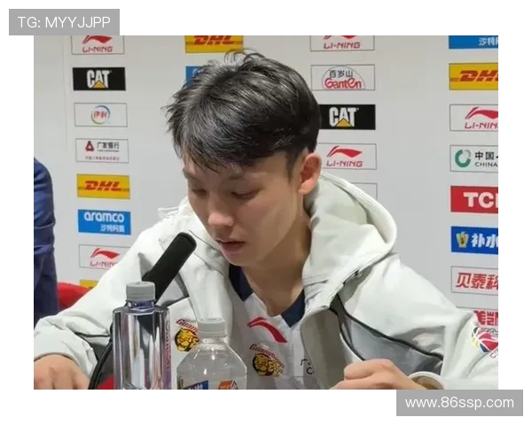 杜锋分析双外伤病影响 徐杰鼓励队员主动担责 杜锋分析双外伤病影响 徐杰鼓励队员主动担责